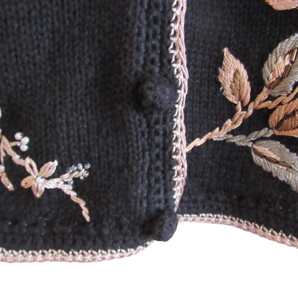 Heirloom Collectibles Vintage Black Embroidered Floral Cardigan Sweater Medium - Picture 6 of 11